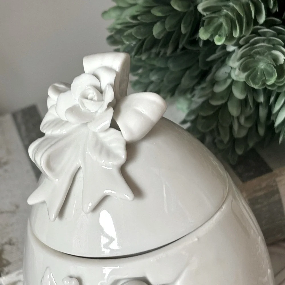 Renaldy’s 3D Cracked Egg Trinket Holder. Vintage. Fine China. Made in Tiawan